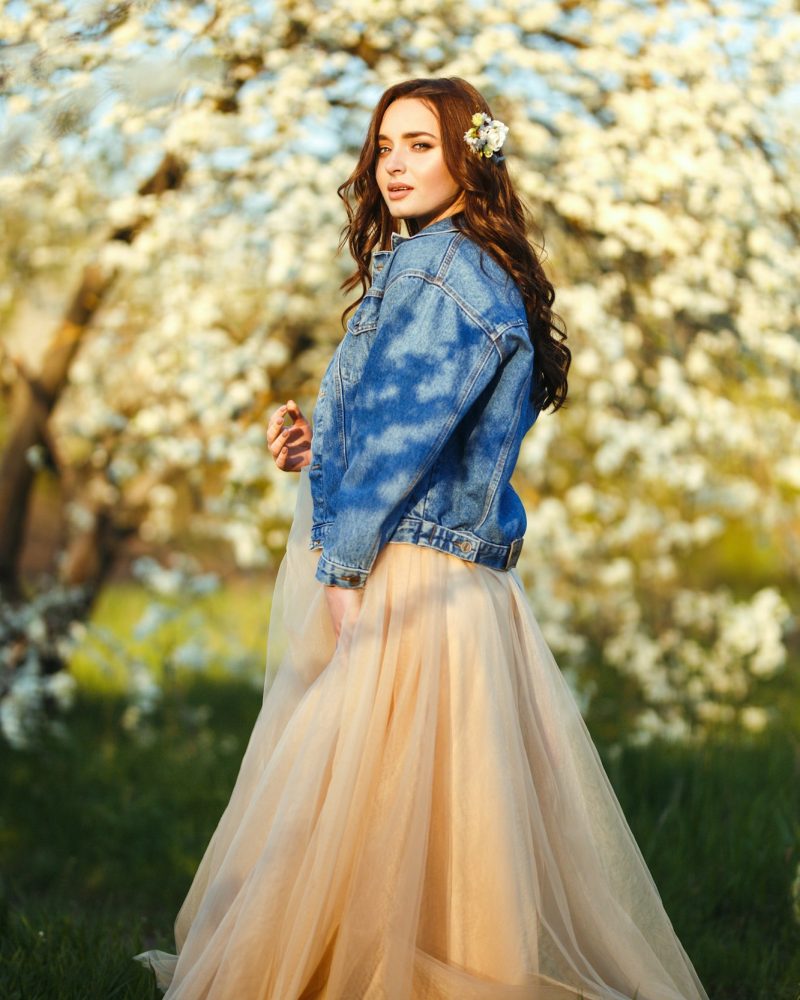 Portrait of a beautiful bride. Wedding concept. Stylish wedding. Great sunset light. Spring garden.